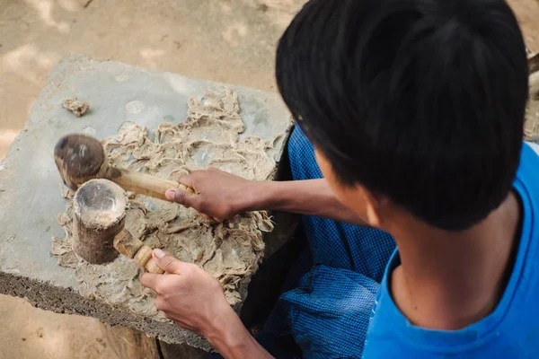 Vida rural e trabalho de pessoas birmanesas para a produção artesanal — Fotografia de Stock