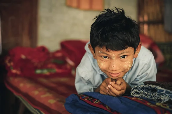 Rural life of Myanmar children — Stock Photo, Image