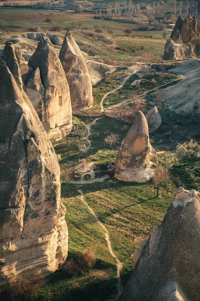 Tourist way for hiking through Cappadocia mountains, Turkey — Stock Photo, Image