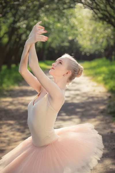 Portrait of beautiful ballerina with romantic and tender emotion — Stock Photo, Image