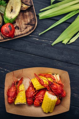 Izgara sebzeli pişmiş kerevit