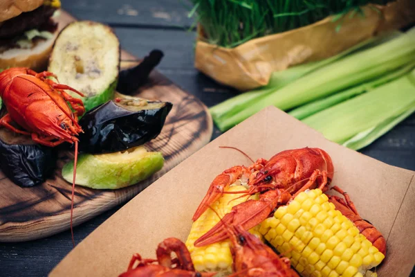 Izgara sebzeli pişmiş kerevit