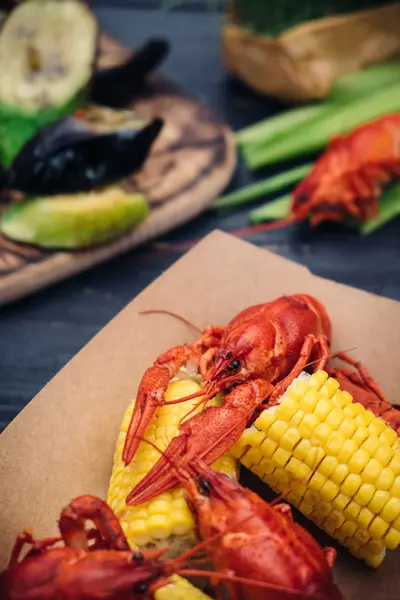 Izgara sebzeli pişmiş kerevit