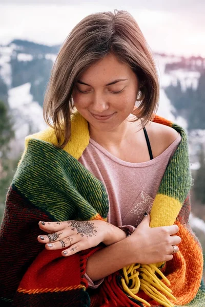 Young woman in plaid looking at hand mehndi — Stock Photo, Image