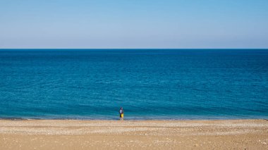 Çıralı Kumsalı ve doğanın keyfini bir yalnız turist