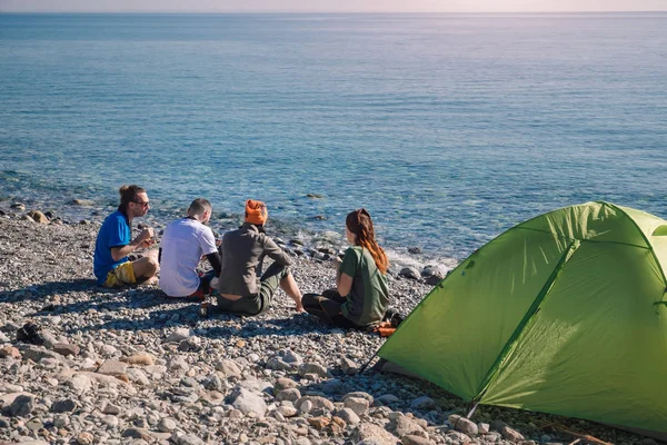 Wandelaars kamperen op het strand in Cirali — Stockfoto