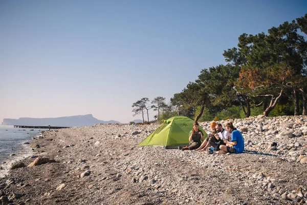 Randonneurs camping sur la plage à Cirali — Photo