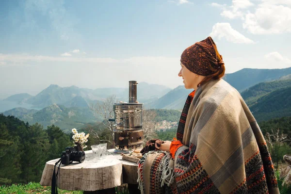 Cultura tradizionale del tè turco. In montagna — Foto Stock