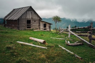 Karpat Köyü yaz aylarında atmosferik çiftlik