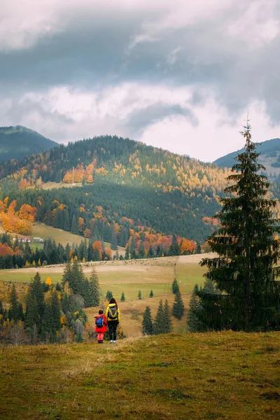 Mom and her kid at Carpathian countryside in Autumn. — Stock Photo, Image