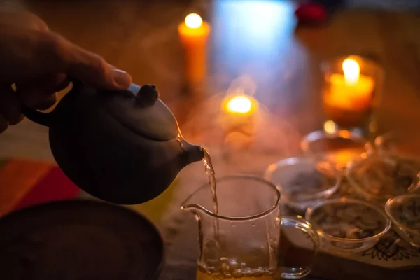 Belle cérémonie du thé chinois avec décoration flamme bougie — Photo