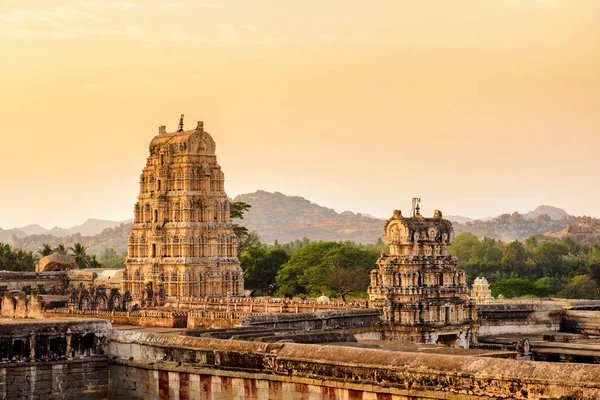 Antiguas ruinas del templo en Hampi — Foto de Stock