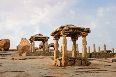 Hampi antik tapınak kalıntıları