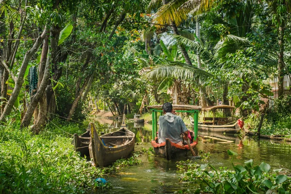 Tourist boat on Alleppey backwaters — Stock Photo, Image