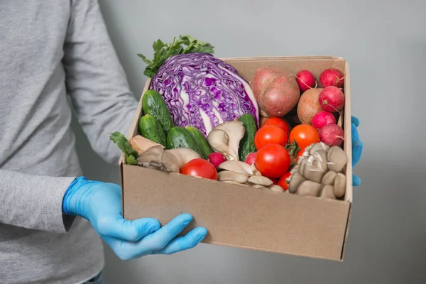 Légumes livraison à domicile sécuritaire pendant l'éclosion du virus et la quarantaine — Photo