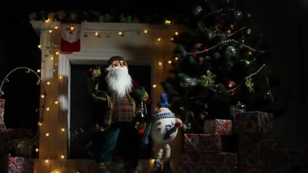 Weihnachtsmann Auf Einem Hintergrund Der Erleuchtung — Stockvideo