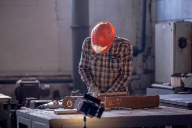 Metal, kıvılcım kesme ve taşlama