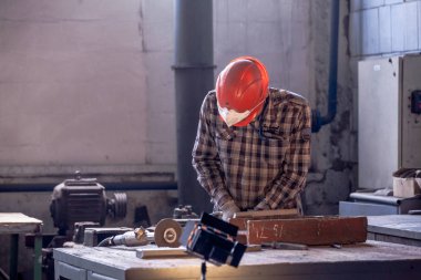 Metal, kıvılcım kesme ve taşlama