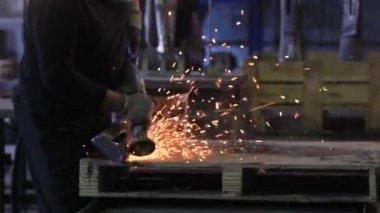 Taşlama ve metal kesme, kıvılcım raf