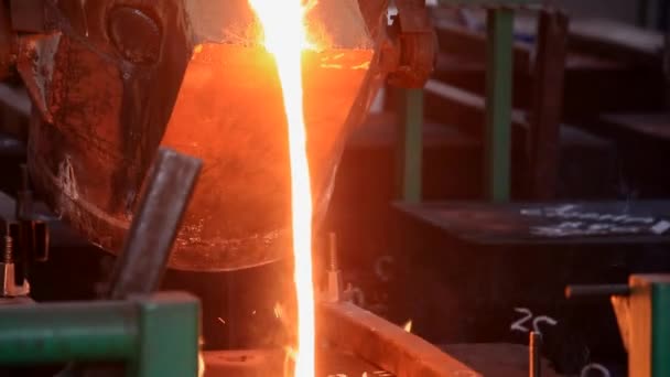 Fundición Derrame Metales — Vídeo de stock