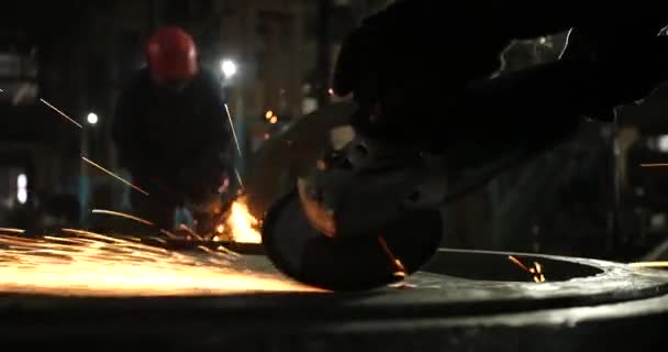 Male Hand Cuts Pieces Water Pipe Angle Grinder Cutting Steel — Stock Video