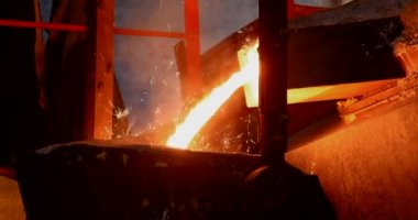 Yüksek fırın gelen sıvı metal Metalurji tesisi demiryolu kepçe kapsayıcısına eritme