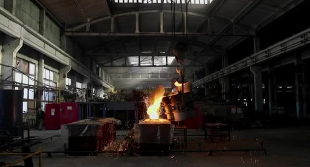 Derretimento Metal Líquido Alto Forno Para Recipiente Recolha Ferroviária Instalação — Vídeo de Stock