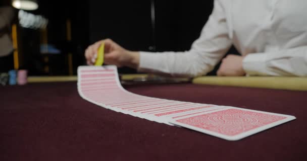 Dealer Poker Baralhando Baralho Cheio Cartas Jogo — Vídeo de Stock