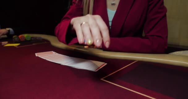 Patatine Volanti Del Casinò Fiches Del Casinò Cadono Sulla Superficie — Video Stock