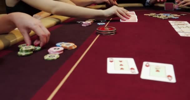 Distribuidor Baraja Las Cartas Póquer — Vídeo de stock