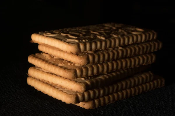 Galletas de Navidad aisladas sobre fondo negro . — Foto de Stock