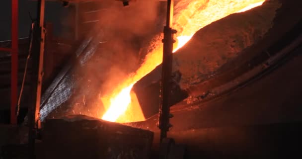 Acciaierie Versamento Ferro Fuso Industria Metallurgica Metallo Fuso Acciaio Incandescente — Video Stock