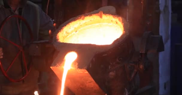 Iron Steel Works Pouring Molten Iron Metal Industry Molten Metal — Stock Video