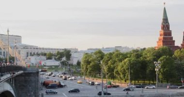 1 Mayıs 2019, Arbat Caddesi, Moskova, Rusya: Moskova 'daki eski Arbat Caddesi' nde yürüyen turistler