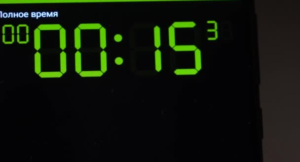 Digitaluhr auf Smartphone-Bildschirm. — Stockvideo