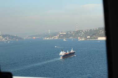 Antalya kıyılarının ve Tahtali Dağı 'nın tepesinden gelen dağların güzel panoramik manzarası, Kemer, Türkiye