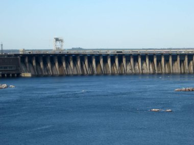 adadan Khortytsya Zaporozhye Ukrayna Dinyeper Nehri üzerindeki Hidroelektrik Santrali üzerinde manzara