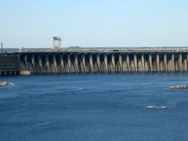 Paisagem da ilha Khortytsya Zaporozhye em usina hidrelétrica no rio Dnieper na Ucrânia — Fotografia de Stock