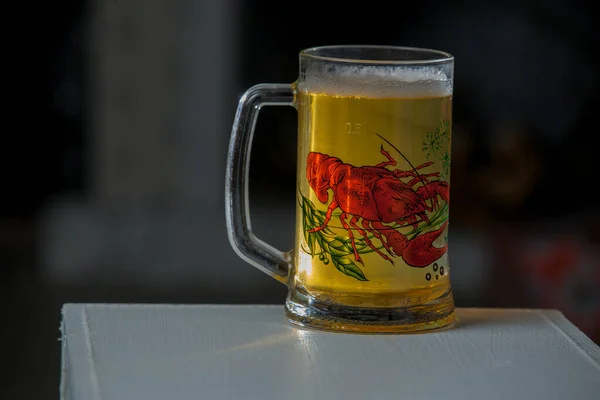 Mug of beer on wooden background — Stock Photo, Image