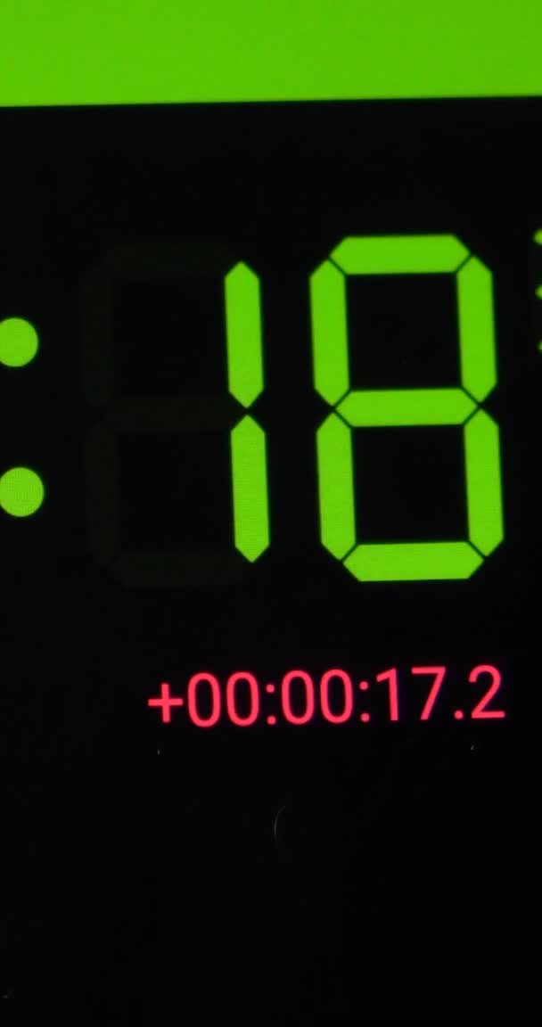 Relógio digital Timelapse na tela do telefone inteligente. — Vídeo de Stock