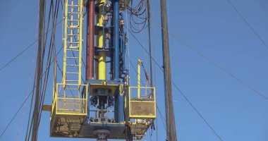 Gaz işleme fabrikasına bakın. doğalgaz ve petrol endüstrisi