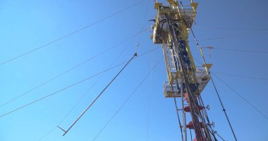 Gaz işleme fabrikasına bakın. doğalgaz ve petrol endüstrisi
