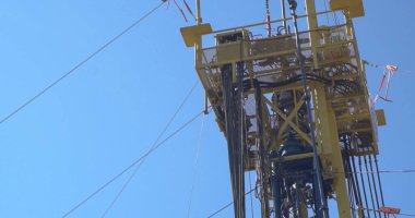 Gaz işleme fabrikasına bakın. doğalgaz ve petrol endüstrisi