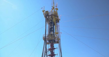 Gaz işleme fabrikasına bakın. doğalgaz ve petrol endüstrisi