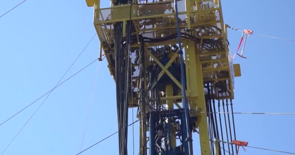 Трубы Нефтегазовой Промышленности Башня Газодобычи Нефтегазовая Промышленность — стоковое видео