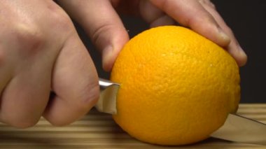 Portakalların yarısını kesmek, Taze Meyve, Bıçakla Kesmek, Portakalın Yakın Çekimi, Sağlıklı Yaşam tarzı