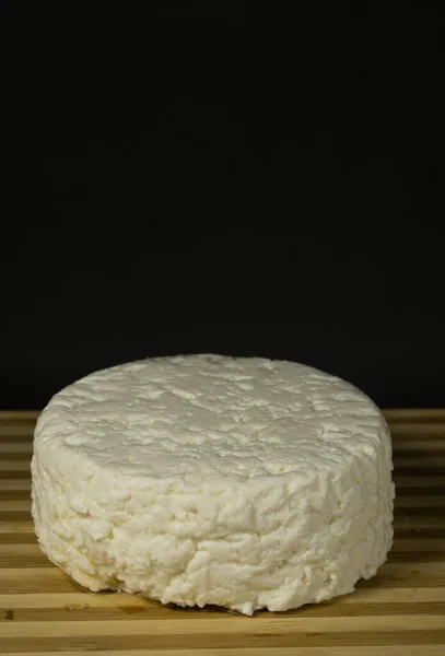 Fromage Pâte Molle Italien Base Lait Vache Sur Fond Noir — Photo