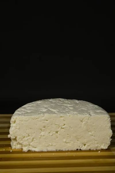 Italský Měkký Sýr Kravského Mléka Černém Pozadí — Stock fotografie