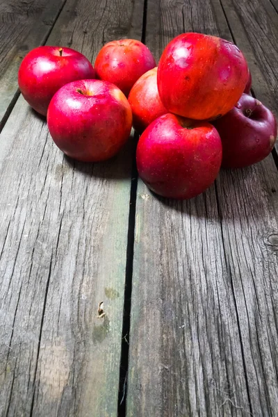 Mele Rosse Fondo Legno Copia Spazio — Foto Stock