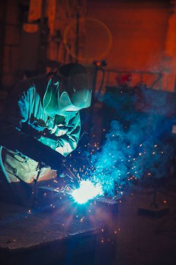 Kaynakçı metal kıvılcım sinek brews